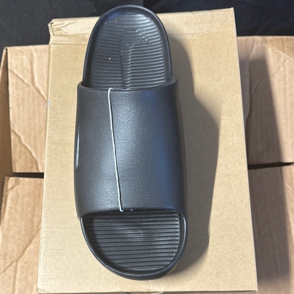 Nike Calm Slide in Black - Picture 3 of 4